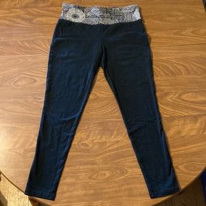 Cute cotton blend workout capris in size XS